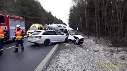 U Chotíkova se střetly dva osobní automobily