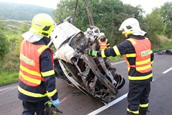 Dopravní nehoda osobního auta s požárem