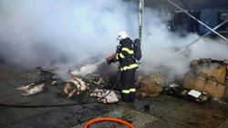 Požár skladovací haly průmyslového areálu v Litovli