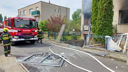 Požár rodinného domu v Lipníku zdolaly čtyři jednotky