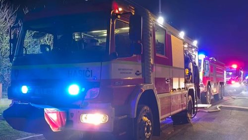 Požár v technické místnosti zaměstnal hasiče