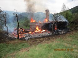 Požár staré roubenky v Ostravici za 1,5 milionu korun, nechala se dohořet
