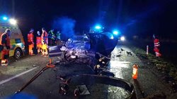 Smrtelná nehoda na silnici u Bezděkova na Pardubicku