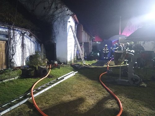 Požár technické části ohrozil rodinný dům