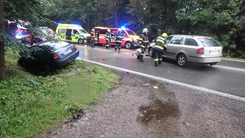 Nehoda uzavřela silnici I/11