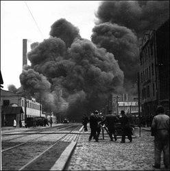 15. února 1935 hořely sklady hořlavin Thurm a Beschke v pražských Vysočanech
