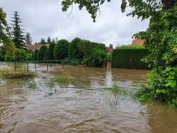 Prudké deště způsobují v našem kraji povodně