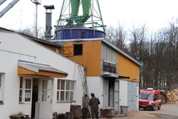 V Chlumci nad Cidlinou zahořela střecha nad kotelnou výrobní linky