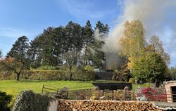 Požár chaty v Bělovsi v Náchodě