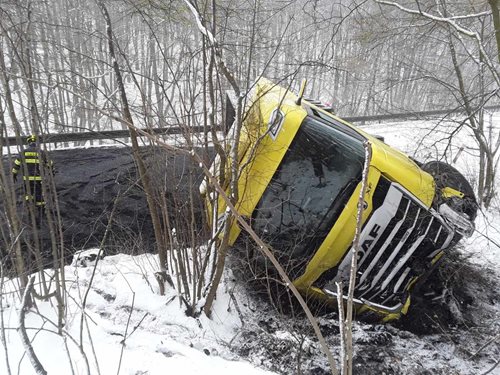 Dopravní nehoda osobního a nákladního auta 