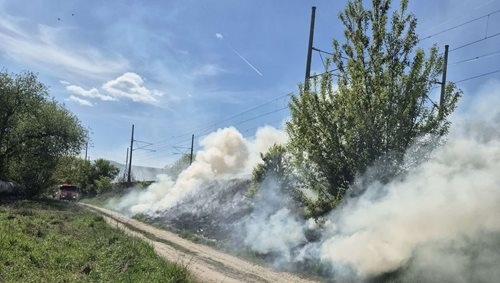 Plameny ochromily železniční koridor