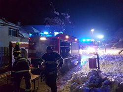 Požár rodinného domku v obci Buk na Přerovsku.  VIDEO/FOTOGALERIE