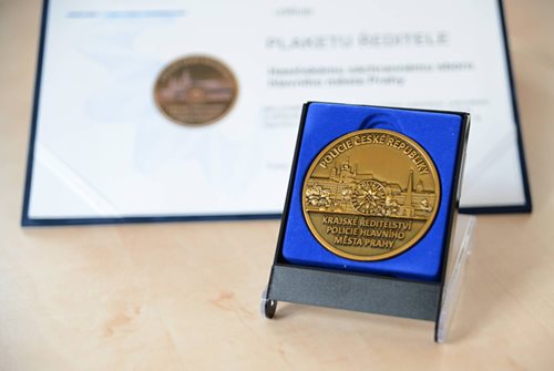 Krajský ředitel policie hl. m. Prahy poděkoval pražským hasičům za spolupráci v době pandemie