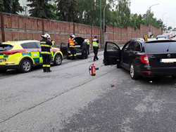 V Třebíči se střetla tři osobní vozidla, nehoda si vyžádala zranění