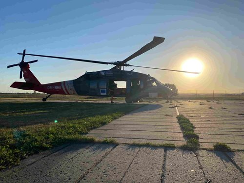 Čeští hasiči nasadili Black Hawk v Černé Hoře: Stovky tun vody proti plamenům