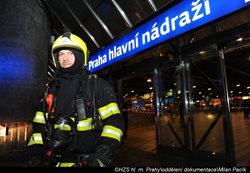Při požáru vzduchotechniky restaurace v hale pražského Hlavního nádraží bylo evakuováno několik stovek osob