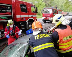 Hasiči vyprošťovali u dopravní nehody ve Svoru