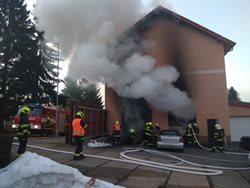 V Rudolci hořelo v dílně autoservisu
