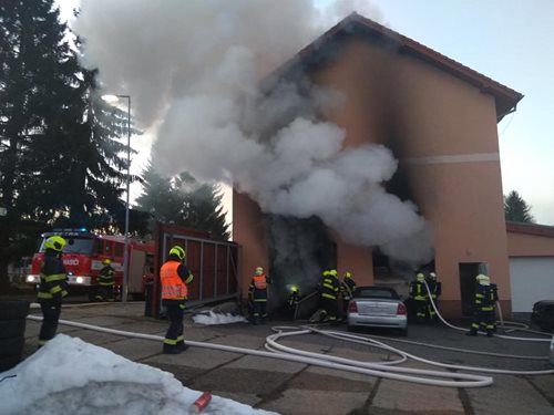 V Rudolci hořelo v dílně autoservisu