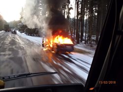 Požár osobního vozu u Annína v Plzeňském kraji