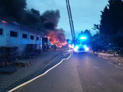 U požáru haly na výstavišti v Letňanech zasahovalo 14 jednotek hasičů 