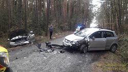 Nedaleko Dnešic se střetly dva osobní vozy
