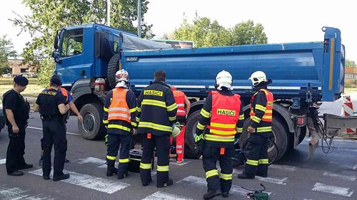 Cyklistka se střetla s nákladním autem