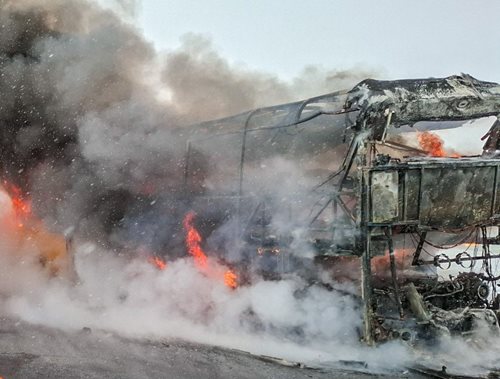 Tragická dopravní nehoda s autobusem a kamiónem