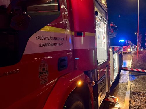 Tragédie po nočním požáru bytu s výbuchem