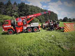 Tragická havárie traktoru na poli u Olešky