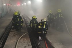 V tunelu hořela tramvaj