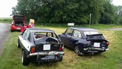Ve Stradouni se střetla dvě osobní auta - veteráni  s kamionem