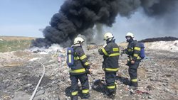 V Hradčanech na Olomoucku hoří skládka