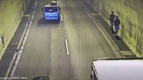 Dálnici si spletli s cyklostezkou. Dva mladíci projeli na koloběžkách tunelem Bôrik