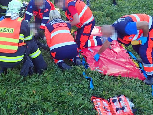 Těžké zranění motorkáře si vyžádala nehoda nedaleko Dolní Lhoty