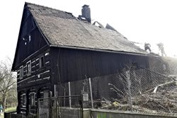 Hasiči zachraňovali roubenku
