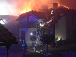 Desetimilionová škoda při požáru domu