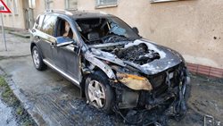 Požár vozu likvidovaly dvě jednotky hasičů
