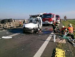 Nehoda na šest hodin uzavřela hlavní tah z Pohořelic na Znojmo