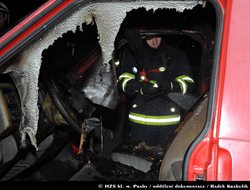 V opuštěné dodávce v Praze 6 hořely sedačky, škoda požárem nevznikla