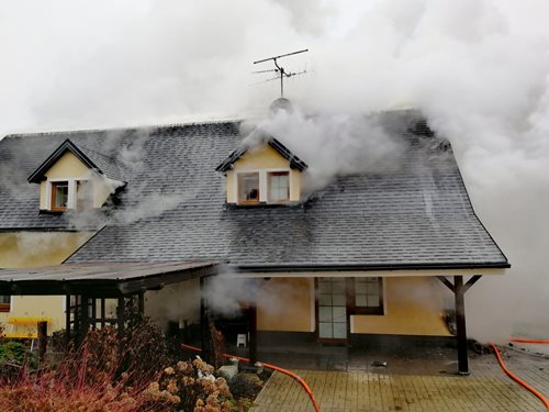 Požár rodinného domu ve Velenicích na Českolipsku