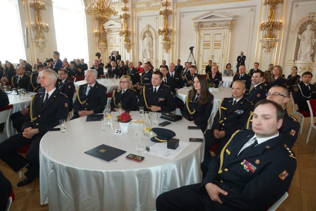 LB4-(1).jpg LB4-(1).jpg