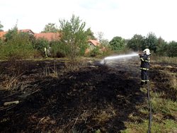 Požár trávy na Novojičínsku se obešel beze škody, zasahovaly u něj čtyři jednotky hasičů