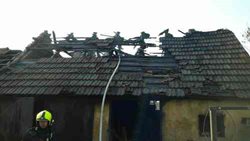 Plameny zničily hospodářské stavení ve Zbraslavi u Brna