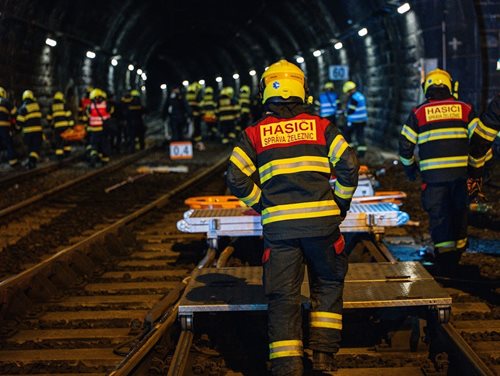 Taktické cvičení prověřilo připravenost složek IZS v železničním tunelu