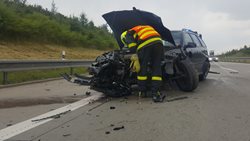 Dvě jednotky hasičů zasahovaly u nehody na dálnici D1 u Kujav v Moravskoslezském kraji