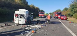 Tragická nehoda tří dodávek uzavřela obchvat Kolína