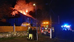 Požár zničil střechu domu v Andělské Hoře