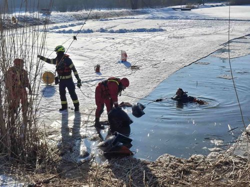 Hasiči varují před nebezpečným ledem na rybnících a vodních plochách