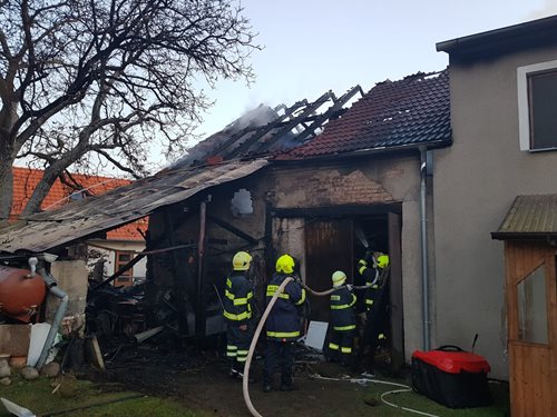 Požár stodoly v obci Předmíř